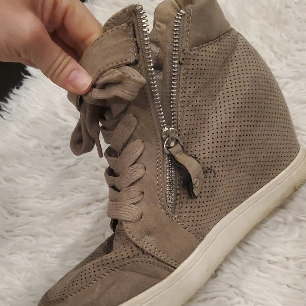 Steve Madden| Womens Londyn Stylish Brown Wedge Sneakers - Picture 7 of 10